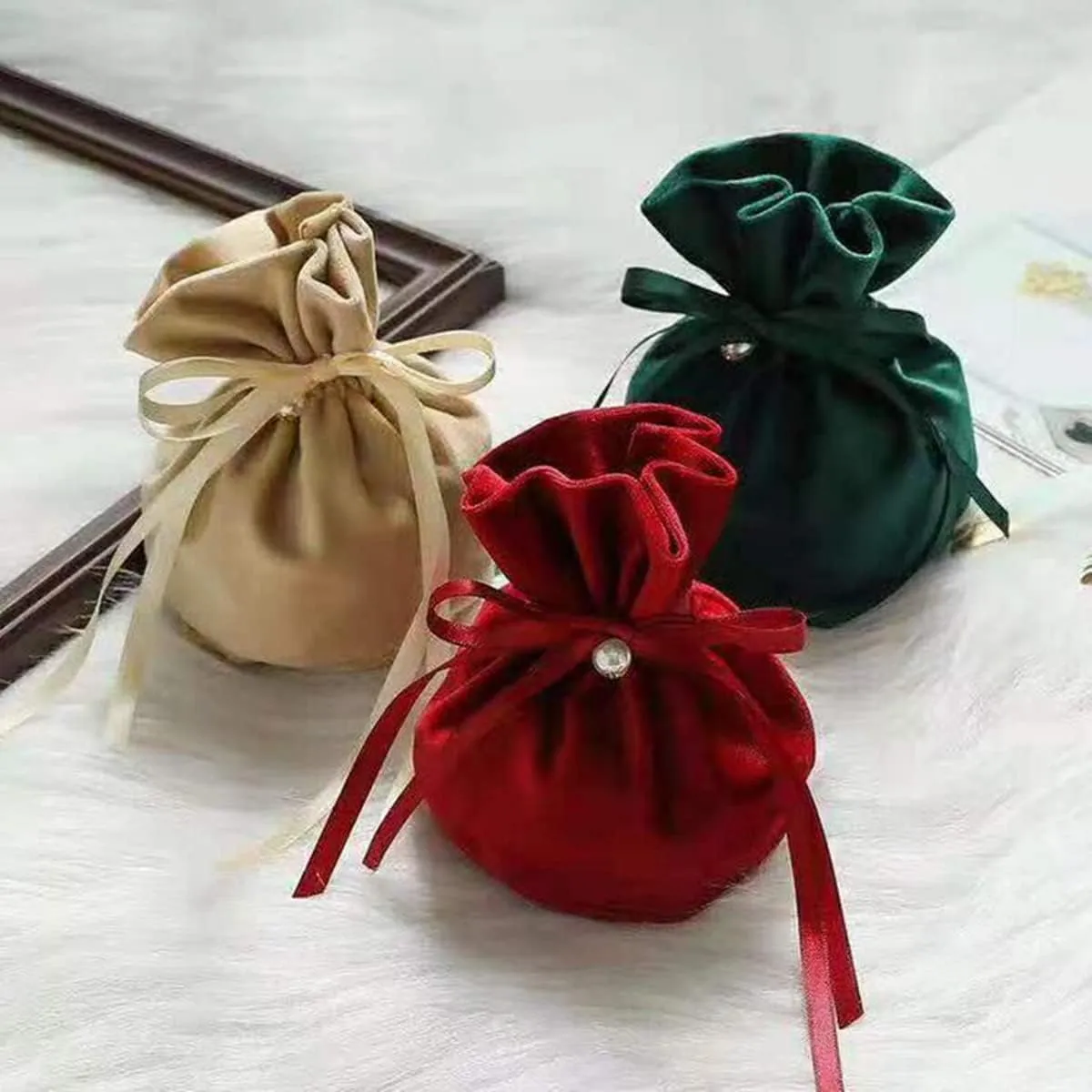 20 Pcs Round Bottom Drawstring Velvet Gift Bags Jewelry Pouches with Pearl Bead,for Wedding Favors,Christmas,Party Favors,Birthday,Red wine