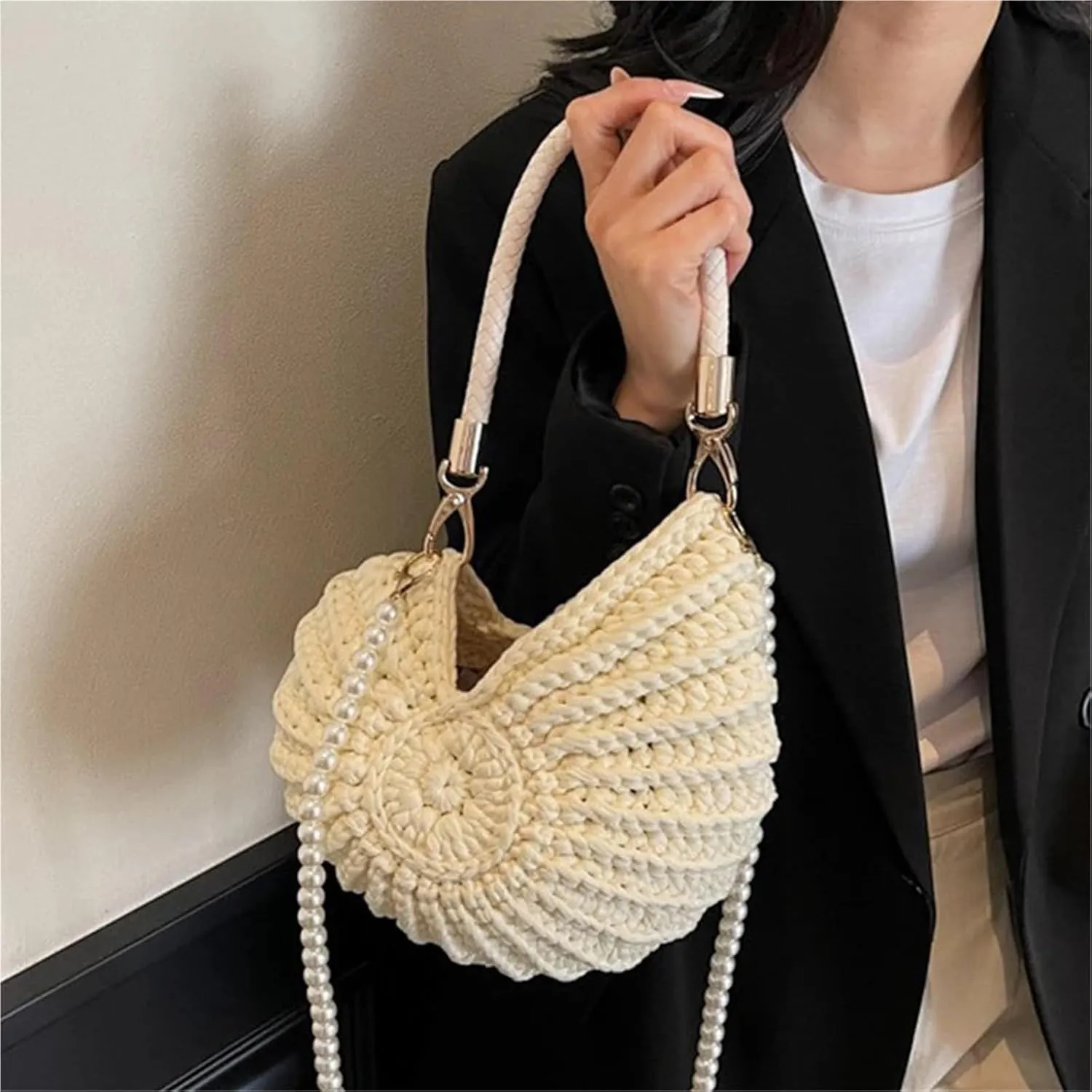 Hand-woven Bag Women's Seaside Conch Shell Messenger Bag Cute Pearls Chains Handmade Weave Crossbody Bag Novelty Handbags