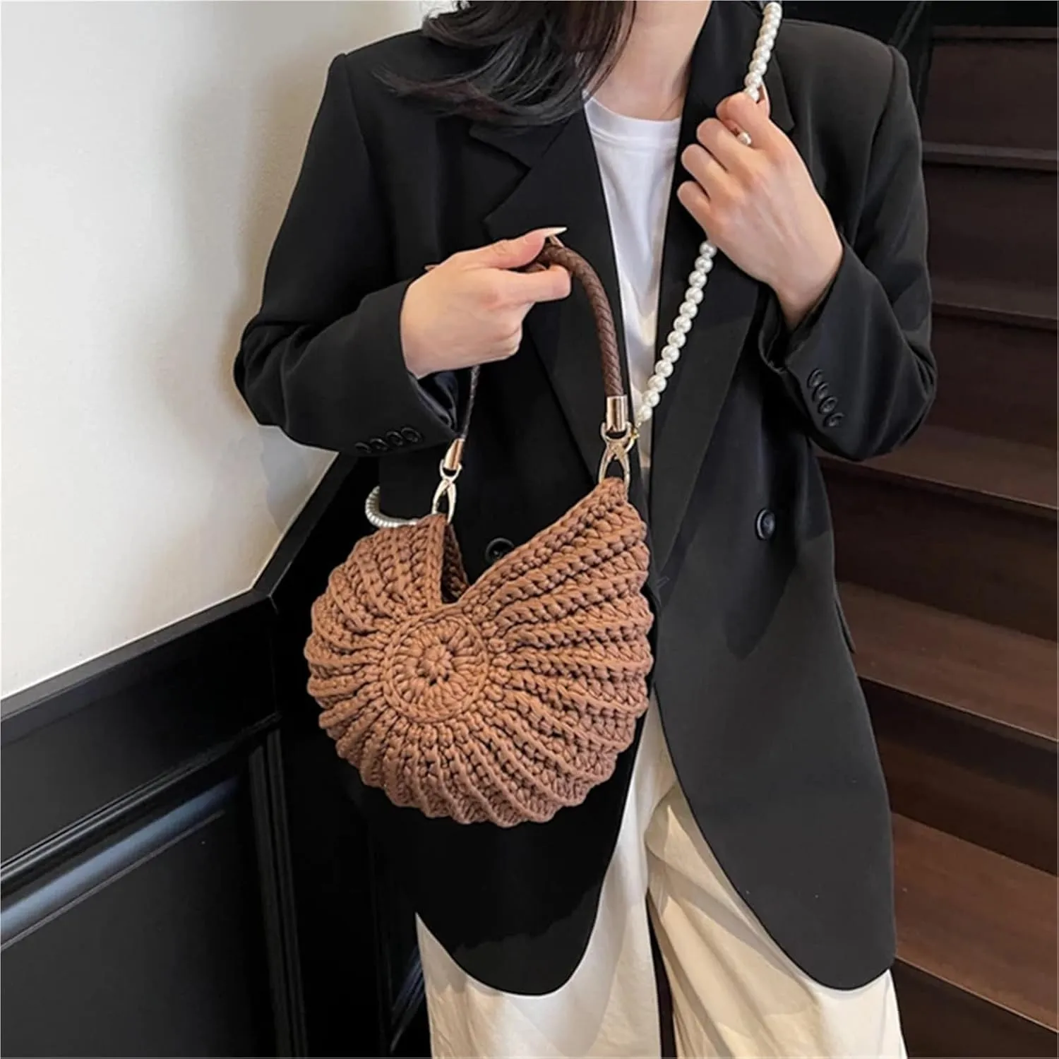 Hand-woven Bag Women's Seaside Conch Shell Messenger Bag Cute Pearls Chains Handmade Weave Crossbody Bag Novelty Handbags