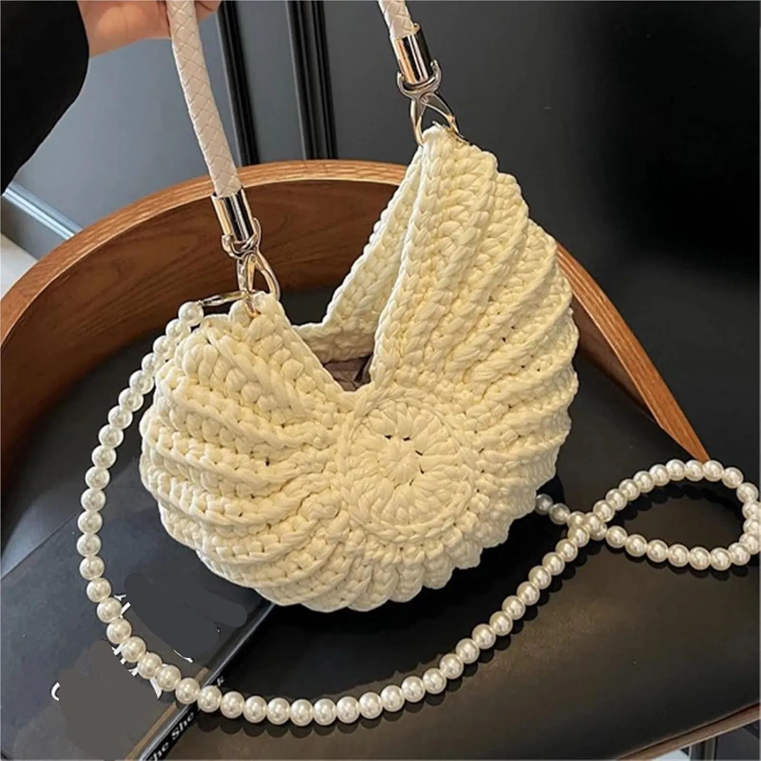 Hand-woven Bag Women's Seaside Conch Shell Messenger Bag Cute Pearls Chains Handmade Weave Crossbody Bag Novelty Handbags