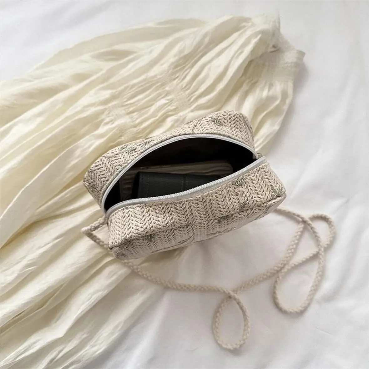 Handmade Bag, Heart Shape Straw Handbag Women's Bohemian Braided Crossbody Bag Women Vacation