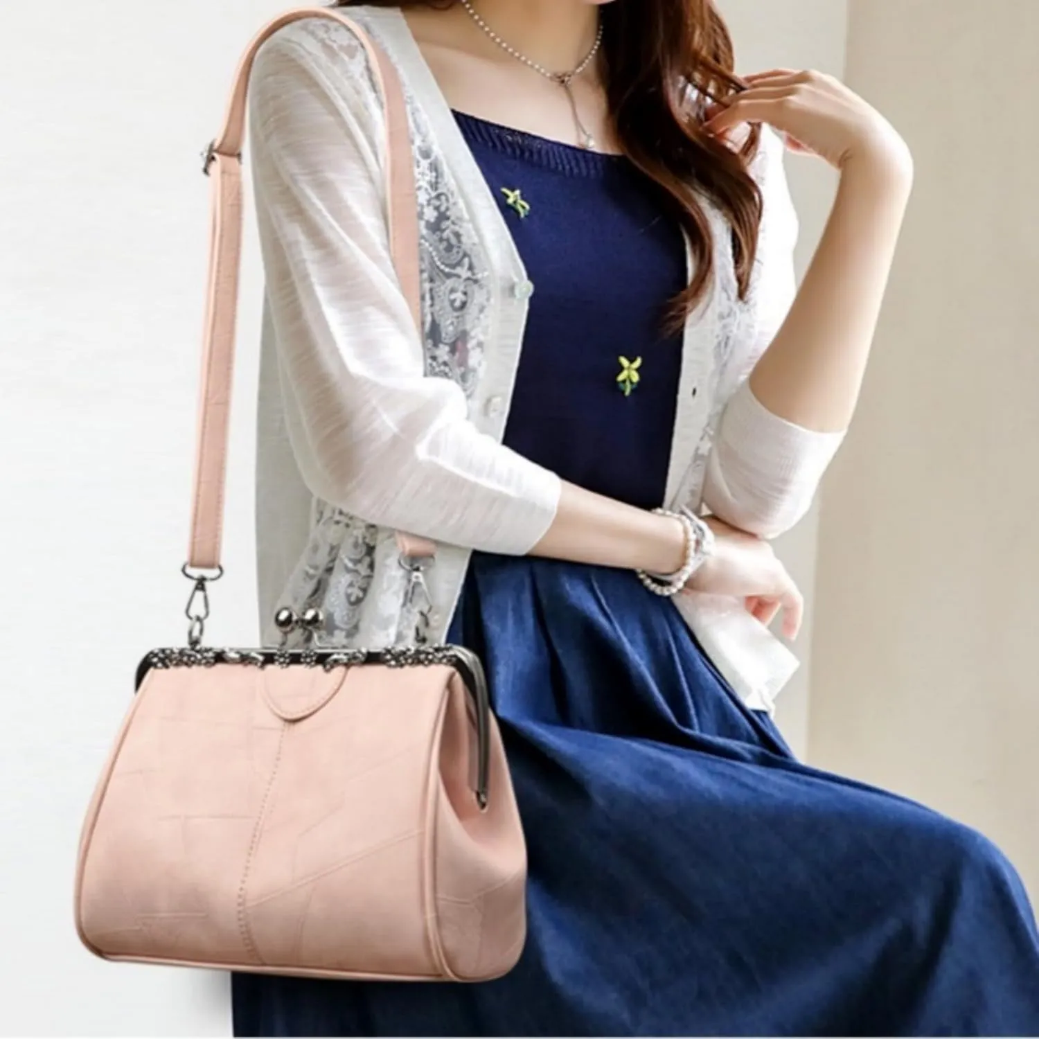 IAMUHI Women Fashion Glossy Soft PU Leather Evening Handbag Purse Vintage Kiss Lock Shell Shape Crossbody Clutch Bags