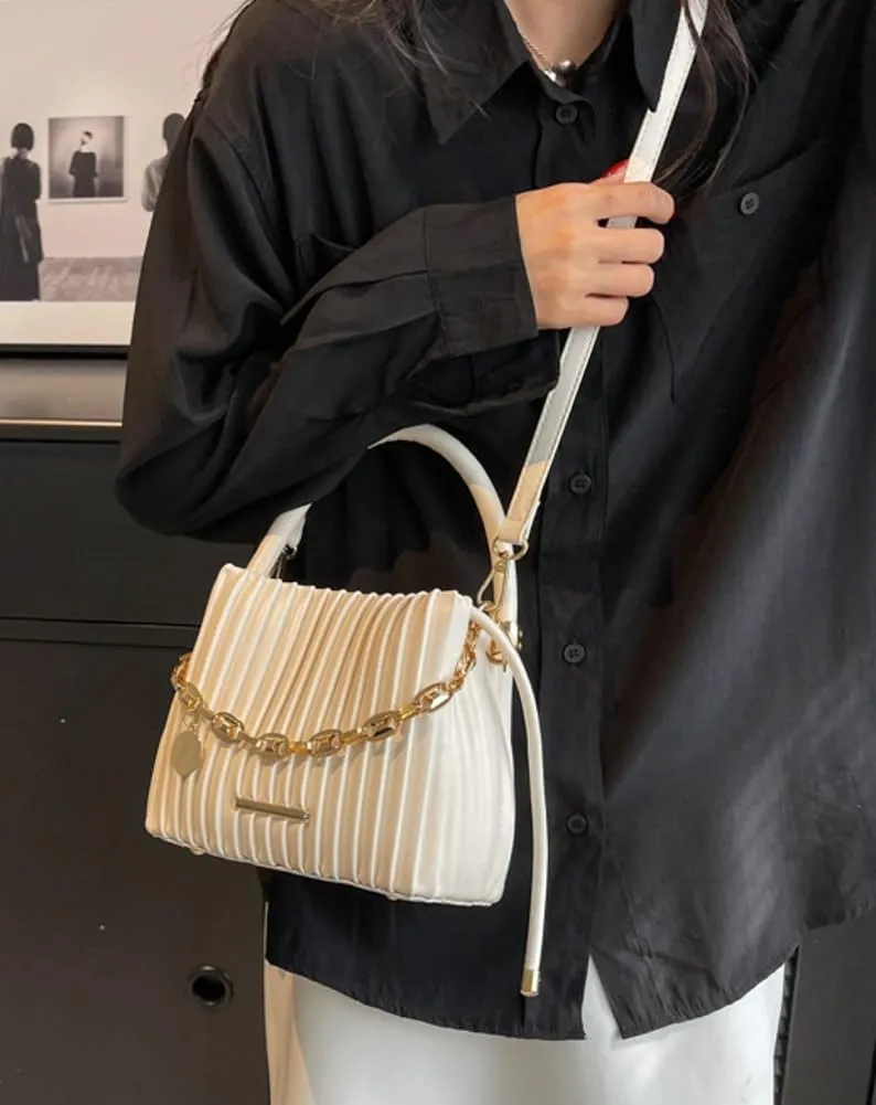 Soft Bucket Crossbody Bag for Women Small Purse Trendy Pleated PU Leather Shoulder Totes Hnadbag Satchel with Chain