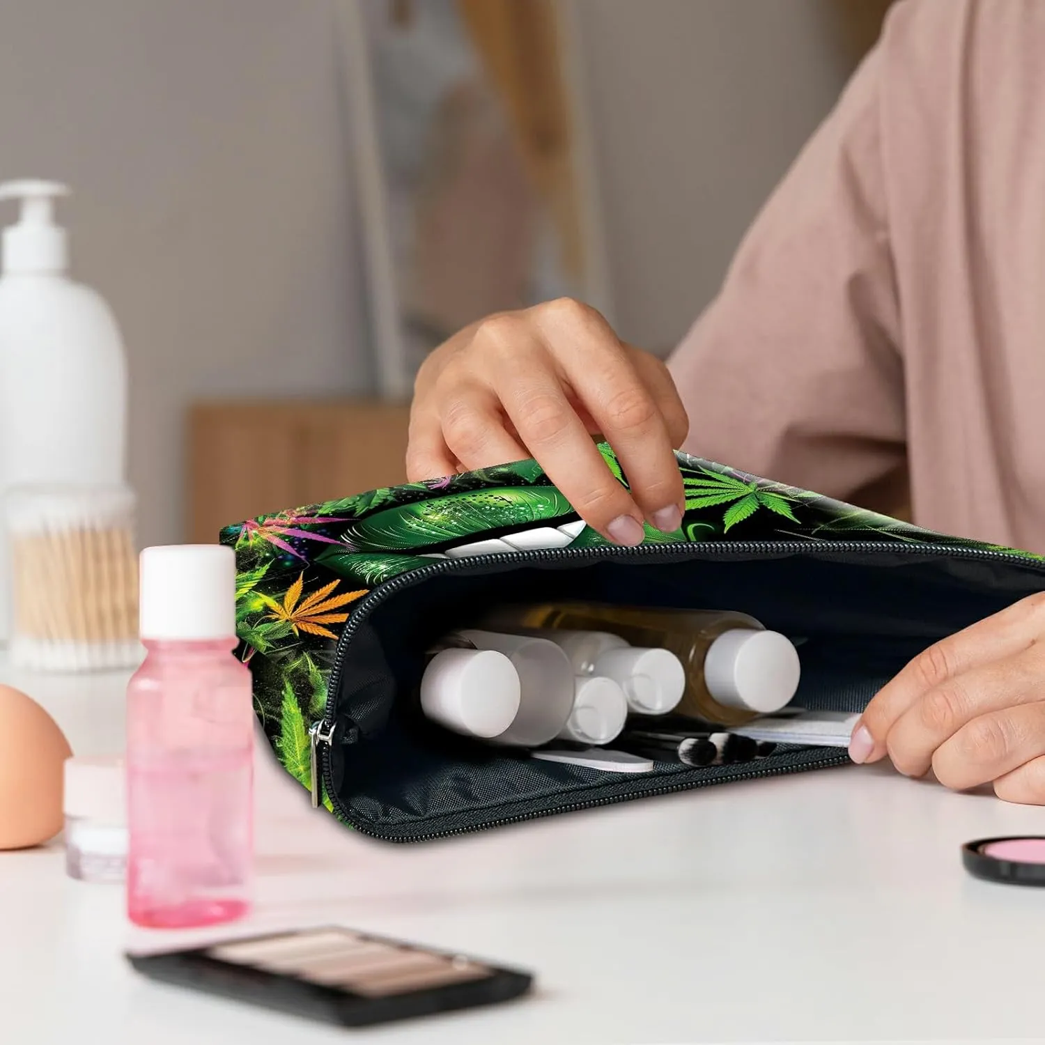 Travel Makeup Bag with Detachable Wrist Strap, Green Lip Weeds Stocking Stuffers for Teen Women Toiletry Storage Bag Water Resistant Portable Change Coin Small Purse Zipper Pouch