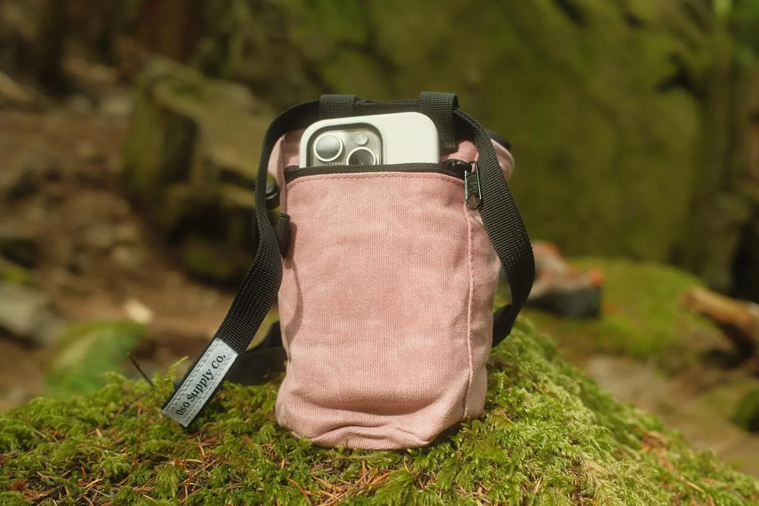Waxed Canvas Chalk Bag for Rock Climbing, Bouldering Chalk Bucket with Belt, Waterproof, Zippered Pocket - Perfect Rock Climbing Gear, Equipment for Indoor/Outdoors