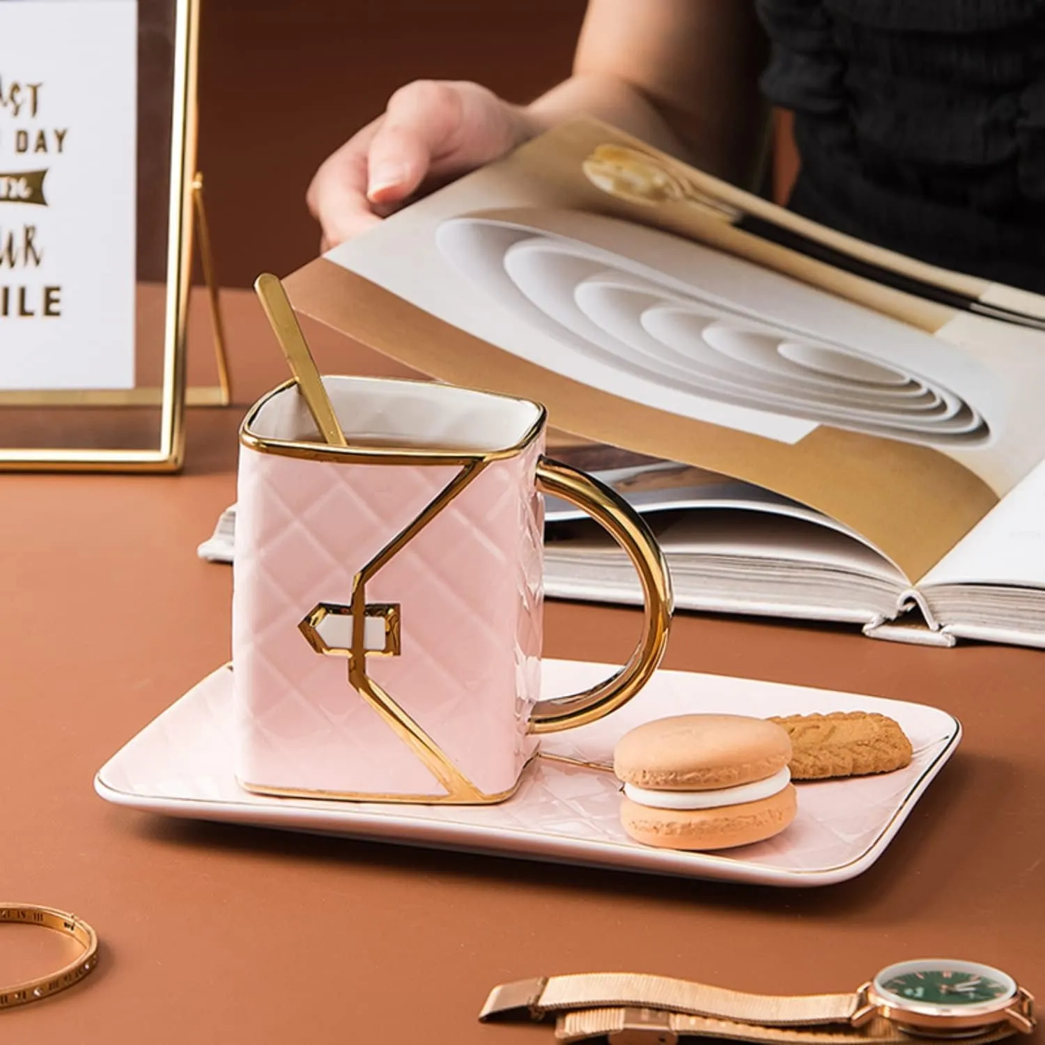 YnsfreeCeramic Purse Coffee Mugs Set Tea Cup Unique Bag shaped mug and Saucer Set with Spoon and Saucer For Women Thanksgiving Christmas Gifts (pink set of 4)